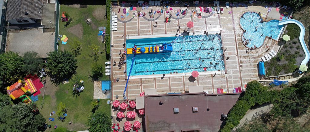 Vue aérienne de la piscine municipale