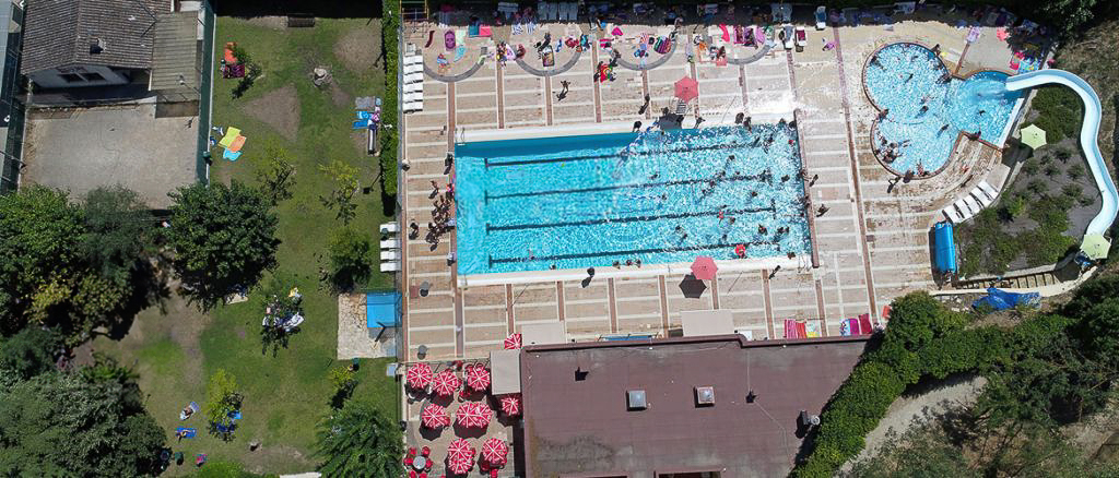photo piscine drone